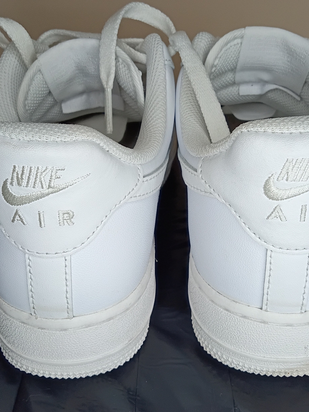 Nike Air Force 1 '07 Men's White Low Top Lace-Up Sneakers mens 8 excellent shape